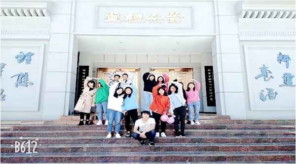 农学与园艺技术学院开展“我与校园合个影，我为学校送祝福”主题团日活动