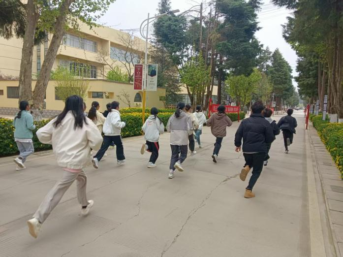 “跑出健康，传承国粹”——我院教研室联合中药社联合成功举办首届中医药养生跑活动